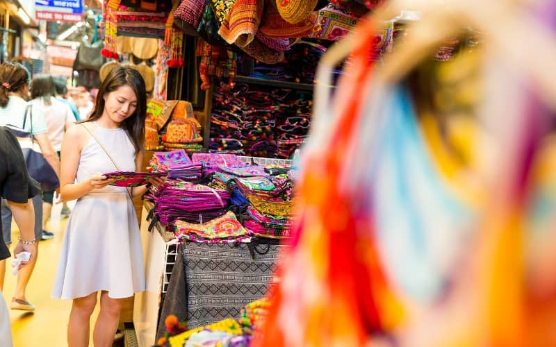 Chợ Chatuchak: Khám Phá Thiên Đàng Mua Sắm và Ẩm Thực ở Bangkok